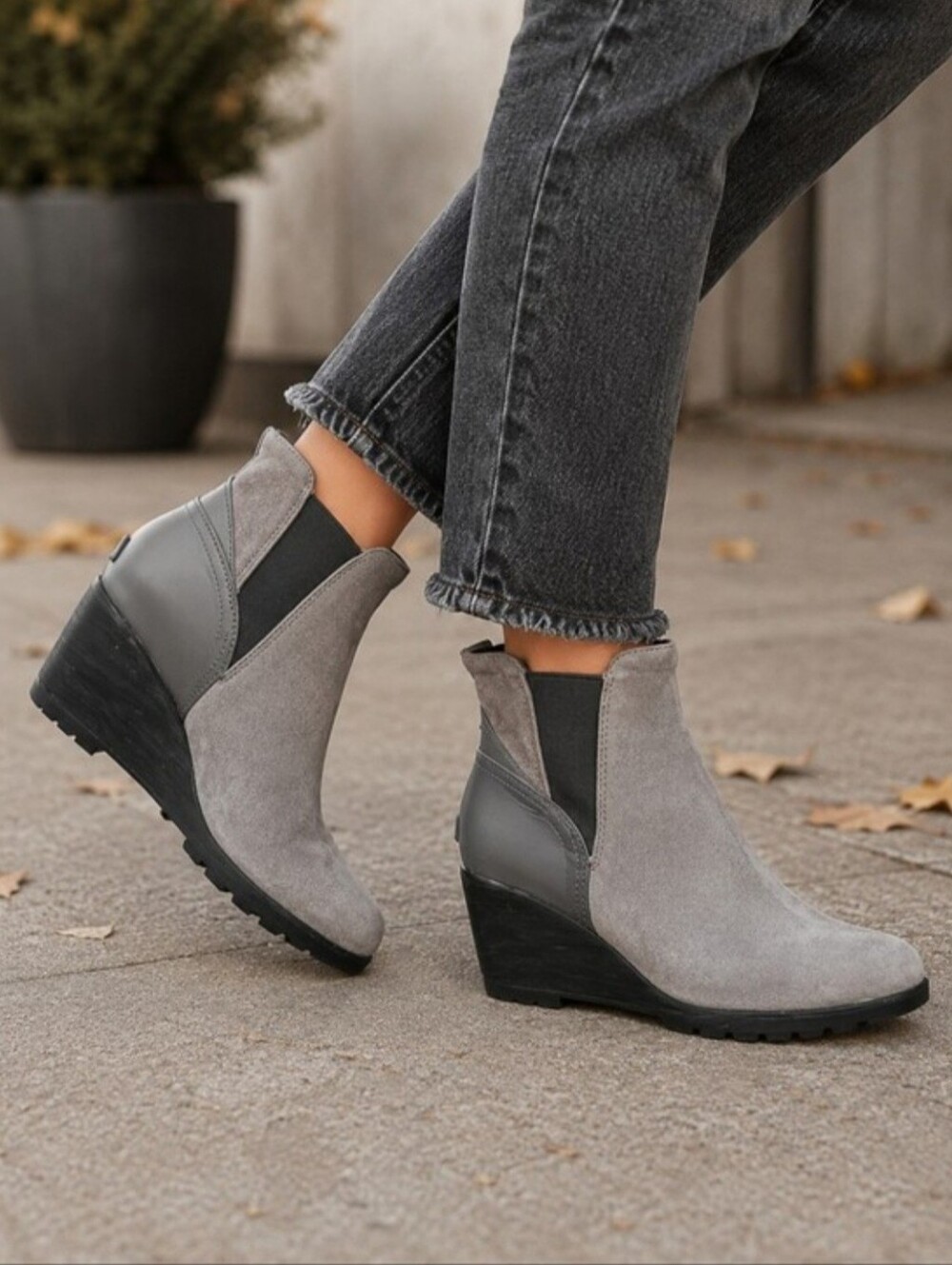 Sorel After Hours Chelsea Boots Size 9